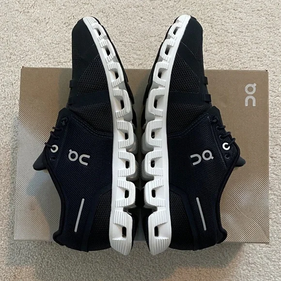 On Running Women’s Black Running Shoes - Picture 5 of 8